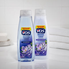 Alberto VO5 avec aloé véra offre hydratation en profondeur pour cheveux.