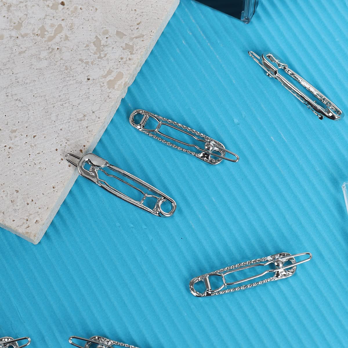 Accessoire cheveux Albooss pour événements festifs et coiffures audacieuses.