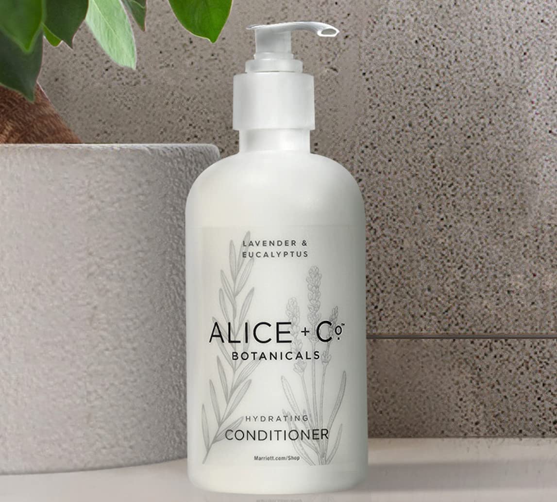 Alice + Co Bouteilles Lavande Eucalyptus avec décor floral.