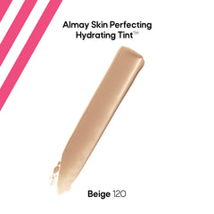 Application lumineuse d'Almay sur le visage, texture légère et facile à estomper.