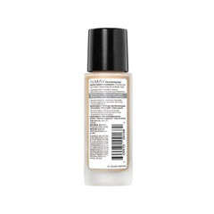 Texture fluide d'Almay Foundation pour un fini mat et peau sans brillance.