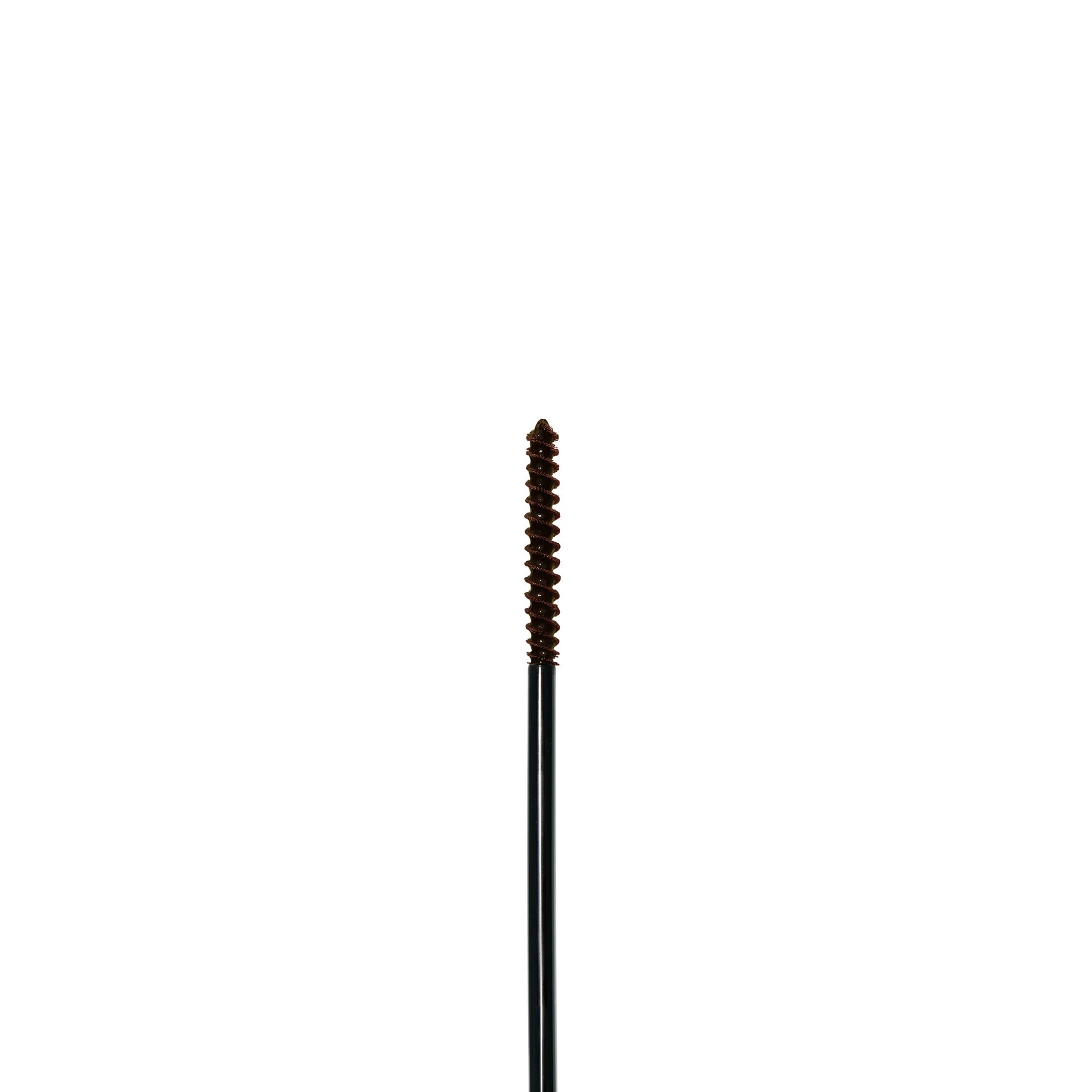 Application en petites touches pour un look maîtrisé.