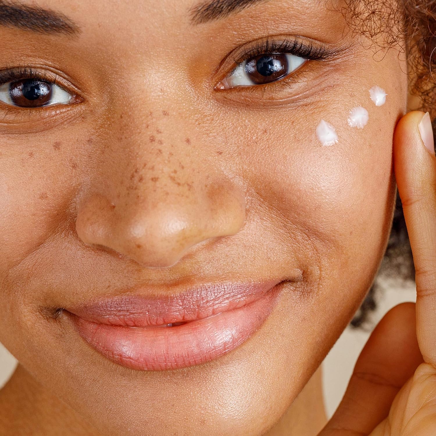 Alpha Skin Care: ingrédients et vitamines hydratants pour nourrir la peau.
