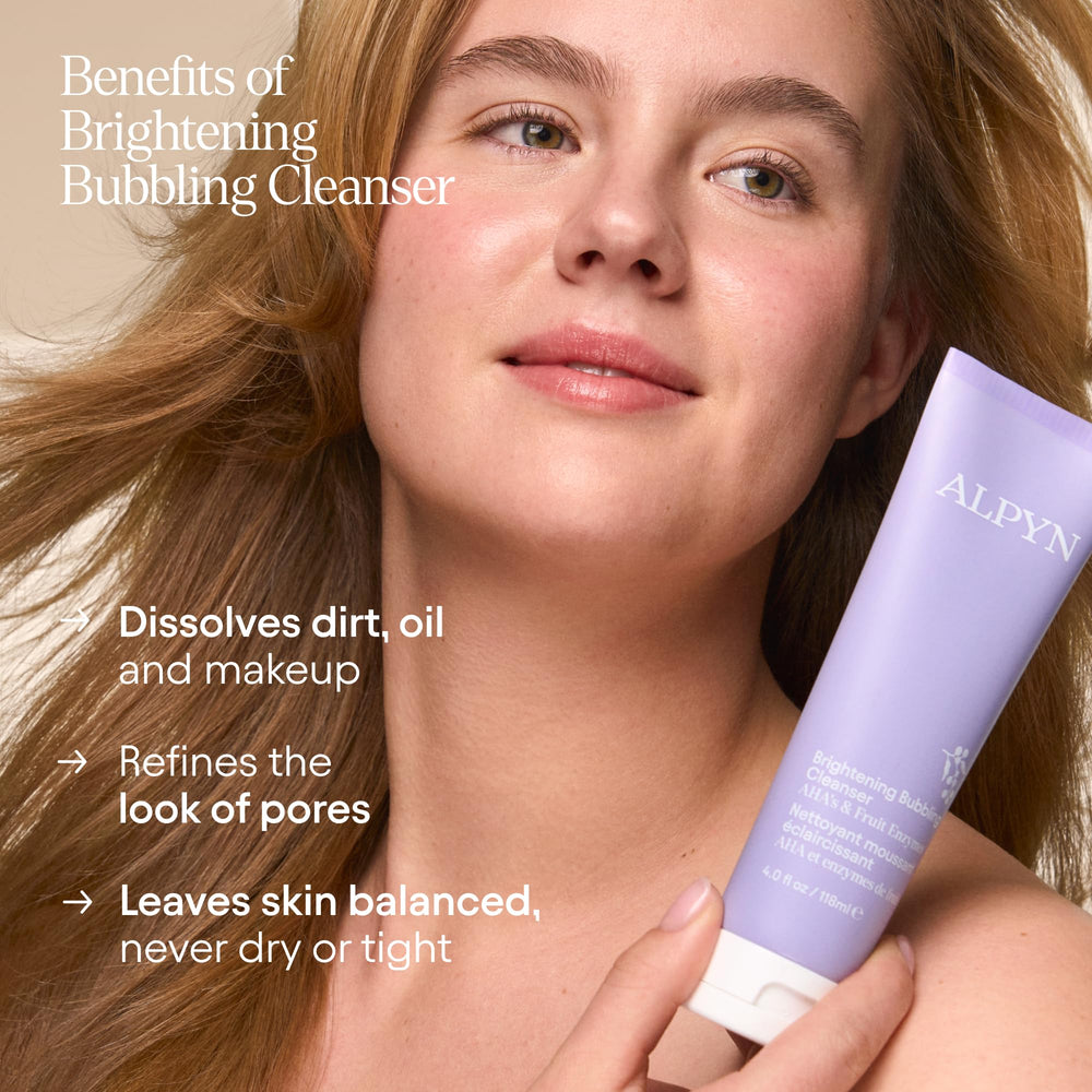 Texture crèmeuse en action, exfolie en douceur et respecte la peau