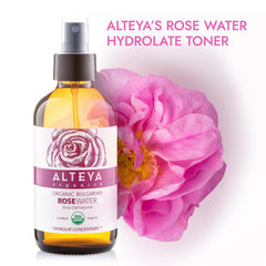 Pulvérisation légère d’eau de rose Alteya pour rafraîchir et apaiser la peau.