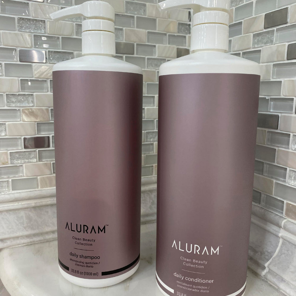 ALURAM Cheveux brillants et hydratés grâce à la formule nourrissante.
