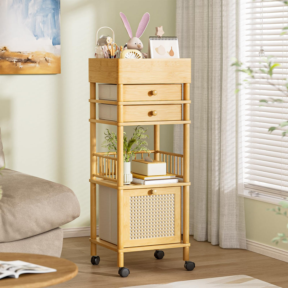 Amazer vernis et parfums sur une desserte en bambou, rangement accessible.