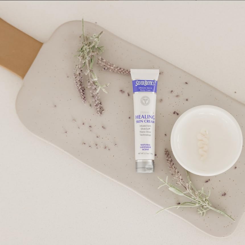 Packaging pratique de Silver Biotics Lavande pour la routine beauté.
