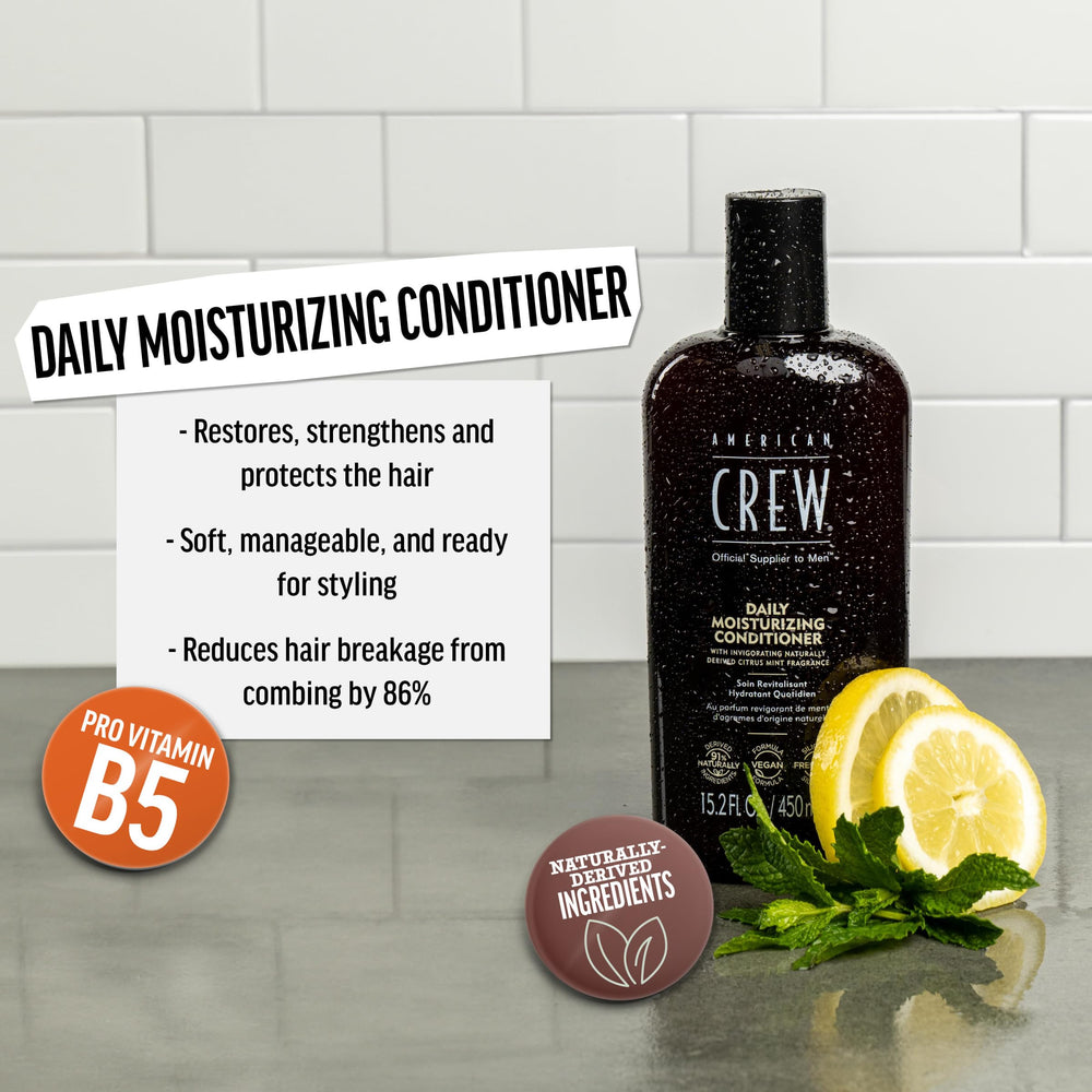American Crew — massage du produit sur les cheveux pour nourrir sans les alourdir.