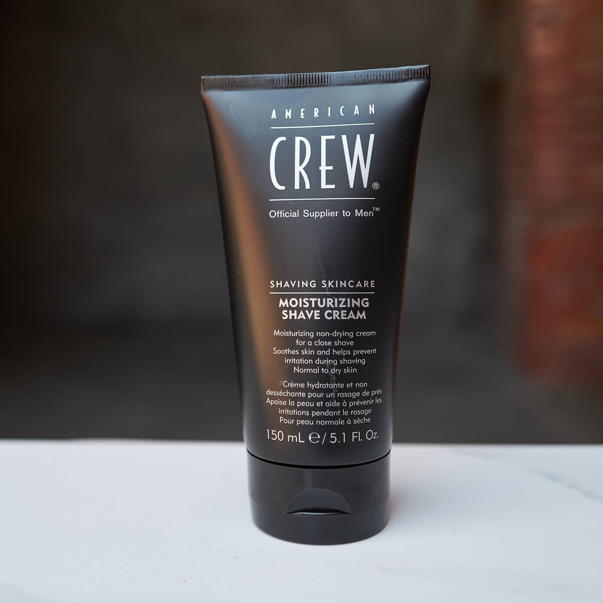 AMERICAN CREW crème de rasage: soin apaisant qui peut réduire les irritations.