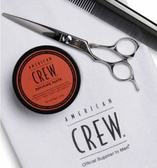 AMERICAN CREW Defining Paste en action avec une tenue flexible.