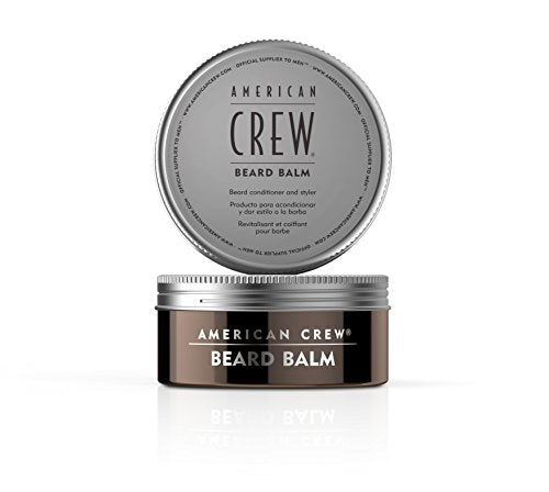 Emballage élégant d’American Crew sur la coiffeuse.