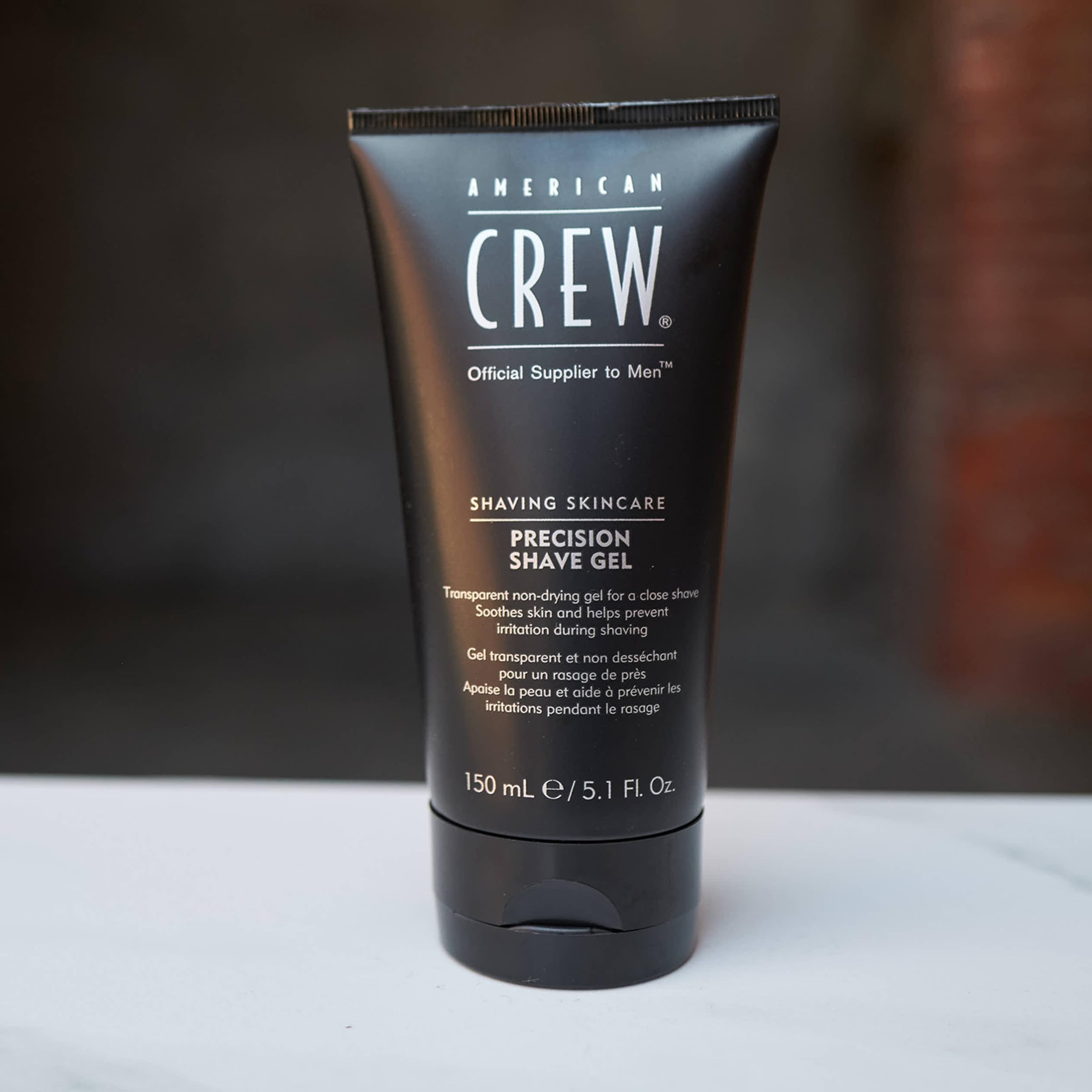 Rasage propre et confortable grâce au gel de rasage AMERICAN CREW.