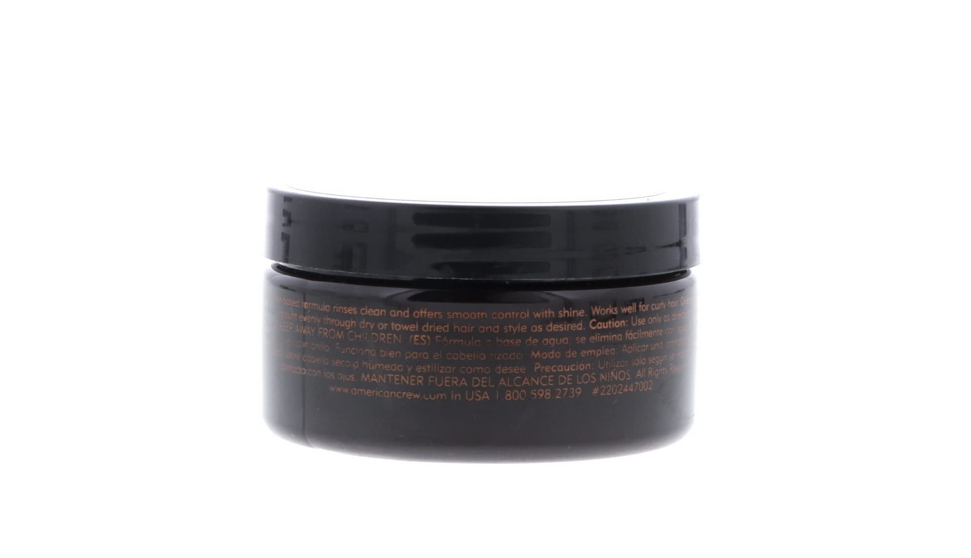 Texture cheveux homme avec pomade American Crew pour style contrôlé.