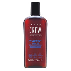 Shampoing anti pellicules American Crew sur la bouteille, réduit démangeaisons et pellicules.