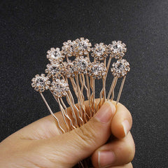 Maintien stable pour une coiffure de mariage grâce aux épingles Ammei Headpiece