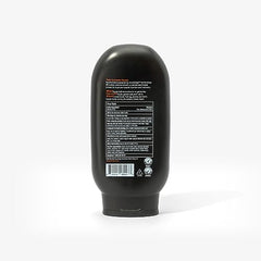Application sur les muscles avec PR Lotion, texture légère pénétrant rapidement la peau.