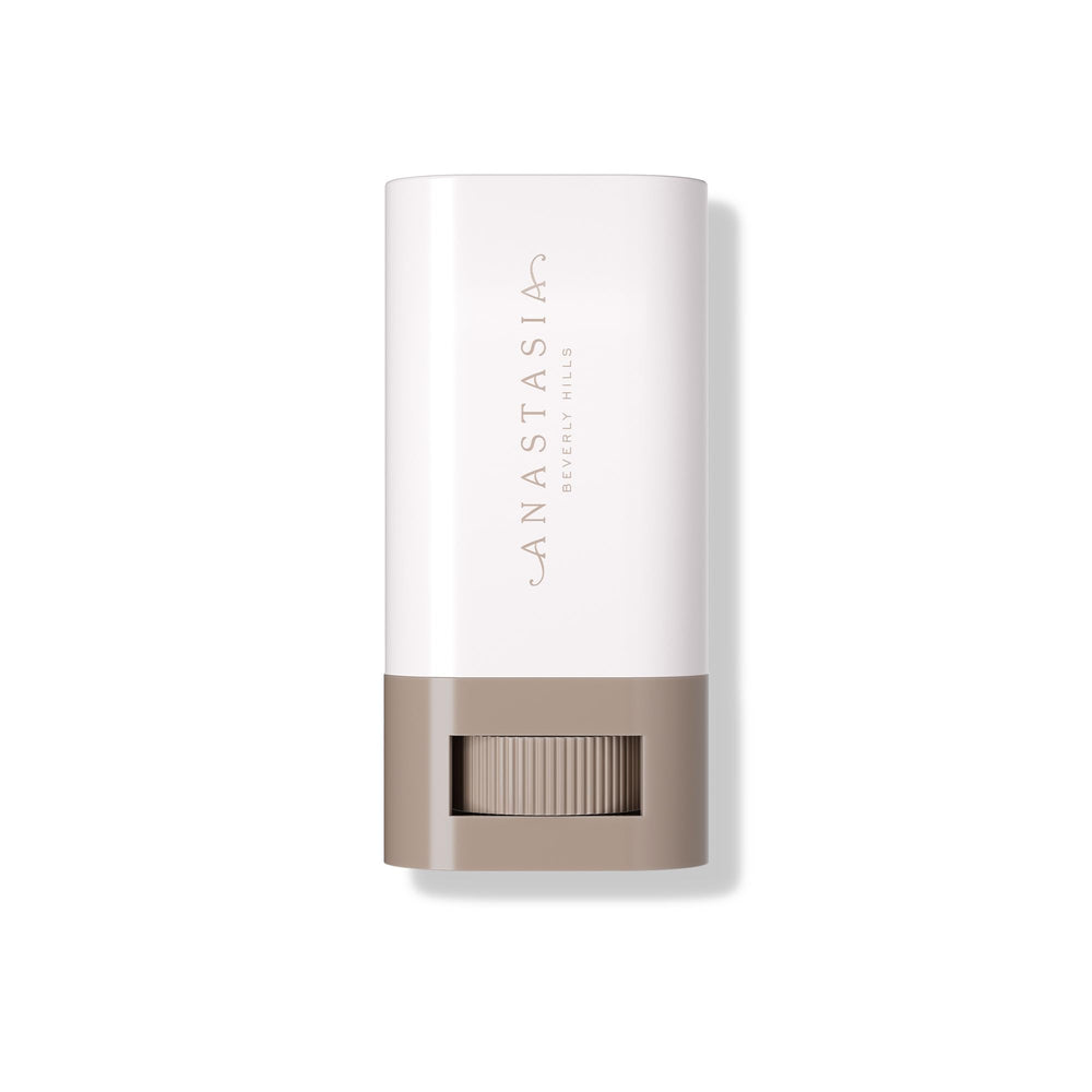 Pompe du flacon Beauty Balm Serum, application douce et fluide.