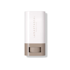 Pompe du flacon Beauty Balm Serum, application douce et fluide.