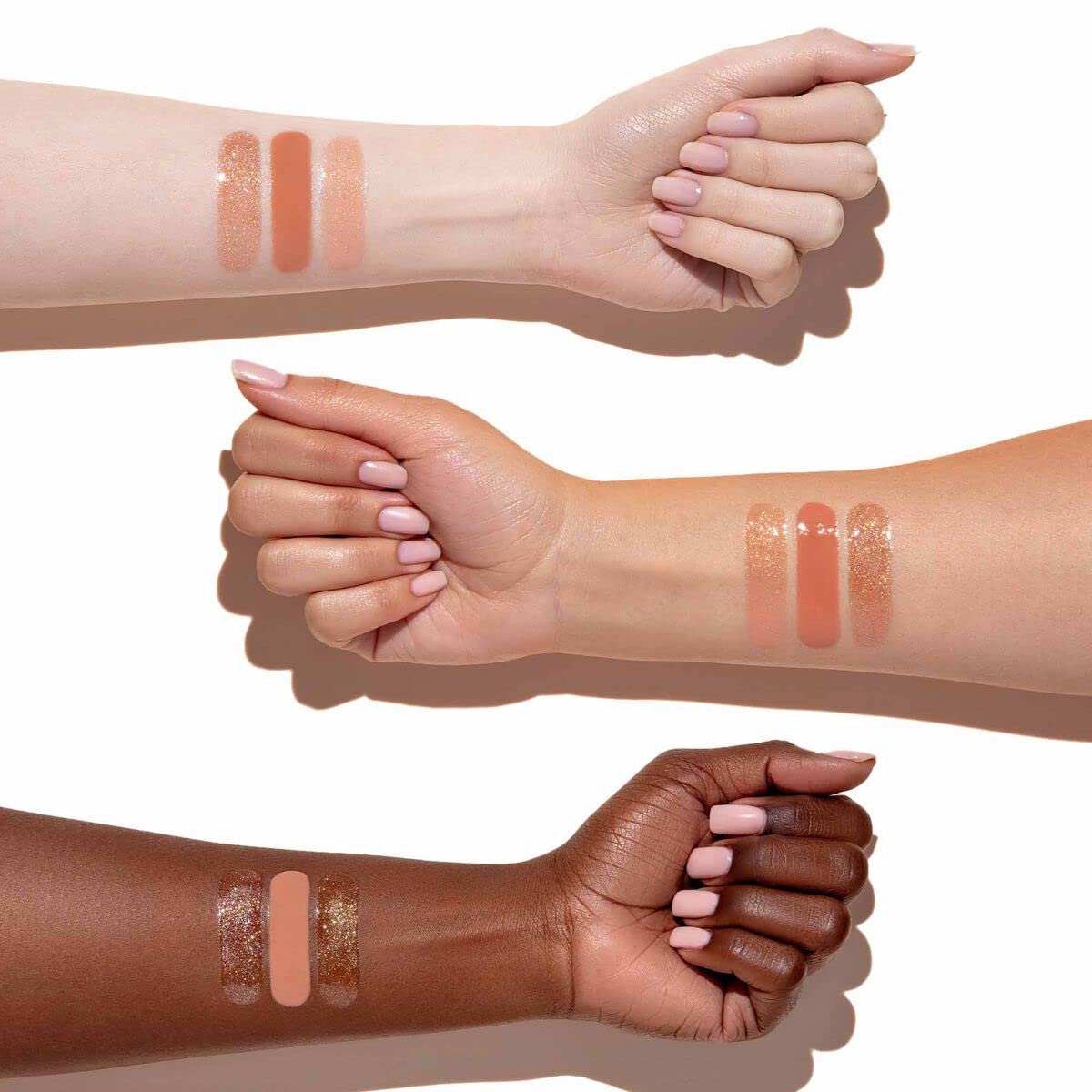 Brillant pour les lèvres Anastasia Beverly Hills Amber Sparkle, reflète des reflets dorés sur les lèvres.