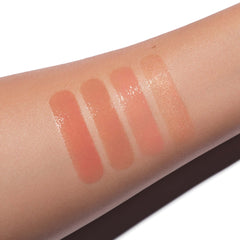 Application facile du gloss Sun Baked pour un look naturel.