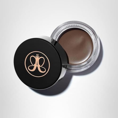 Usage quotidien facilité par DIPBROW Soft Brown pour les sourcils.