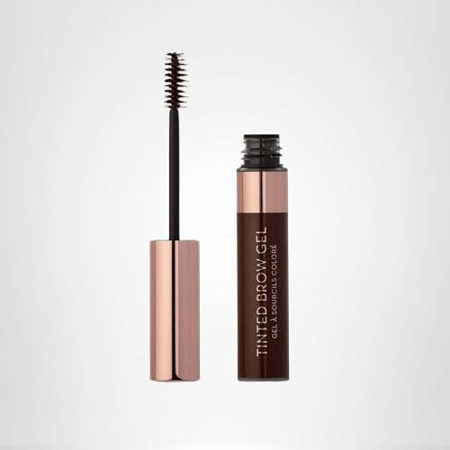 Look soigné et naturel avec le Gel Teinté Sourcils Espresso.