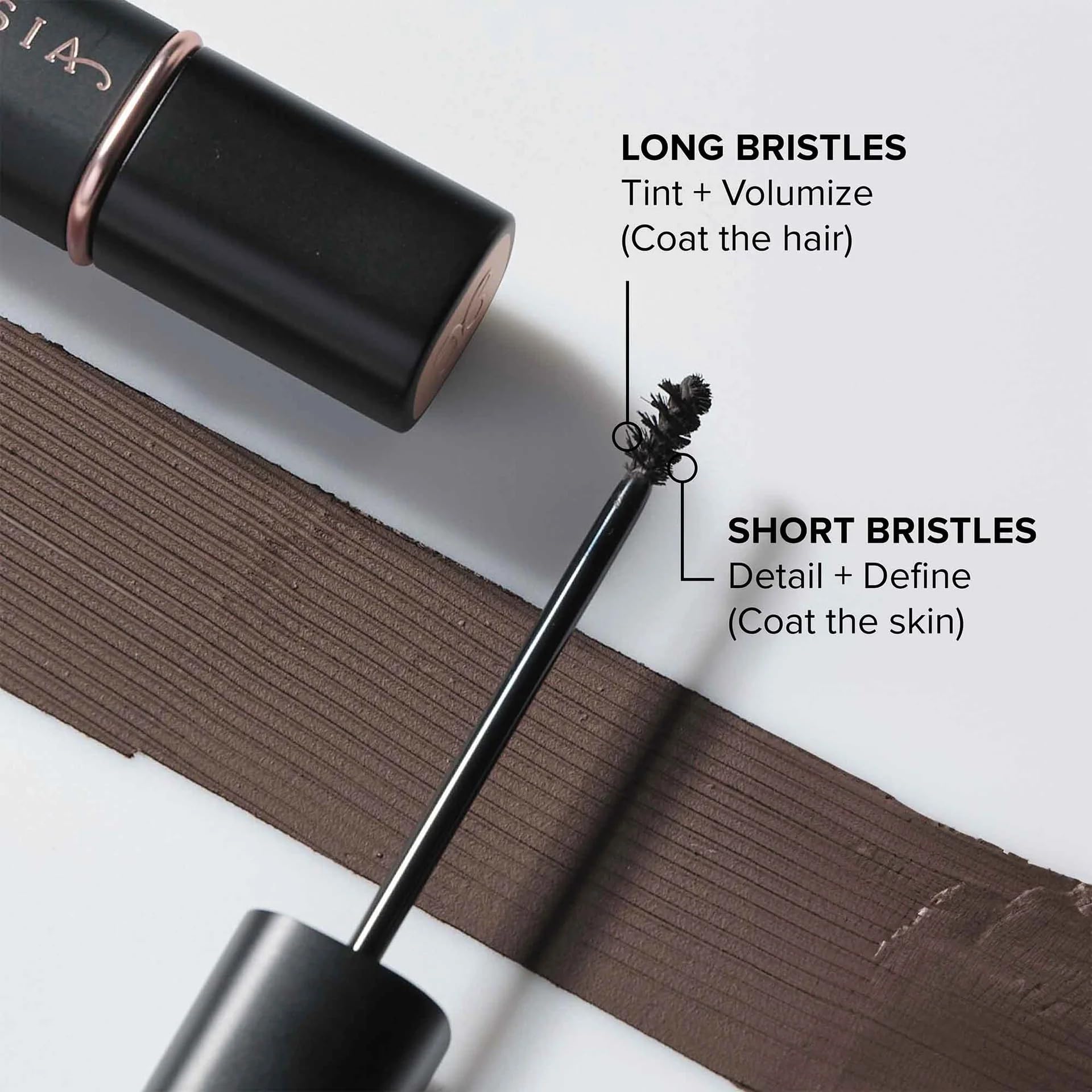 Anastasia Beverly Hills gel-teinté-sourcils, texture légère modulable pour une définition subtile.