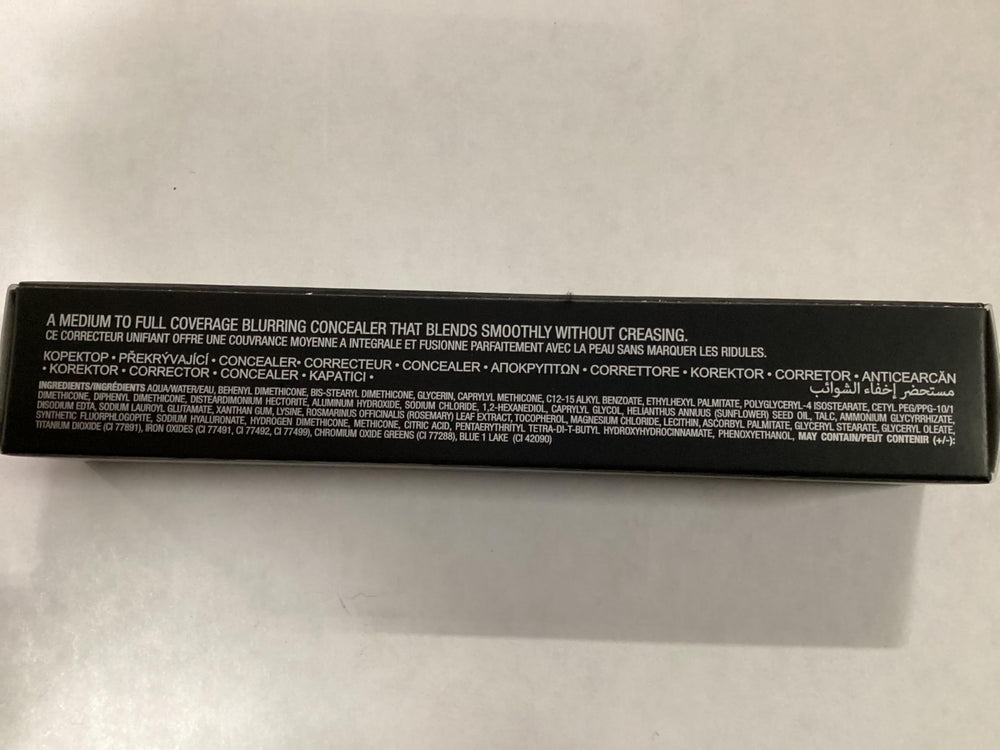 An Anastasia Beverly Hills Magic Touch Concealer, tenue longue durée et confort toute la journée.
