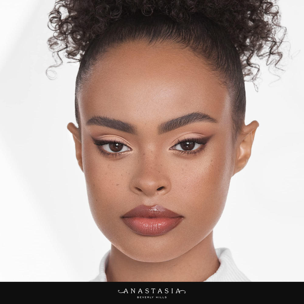 Anastasia Beverly Hills Pro Pencil Base 1 – pointe-large pour couvrir l’arche sourcilière.