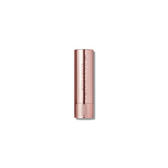 Texture veloutée et pigment riche du rouge fini mat Hush Rose.