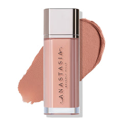 Velours à lèvres Anastasia Beverly Hills, teinte nude pêche sur les lèvres