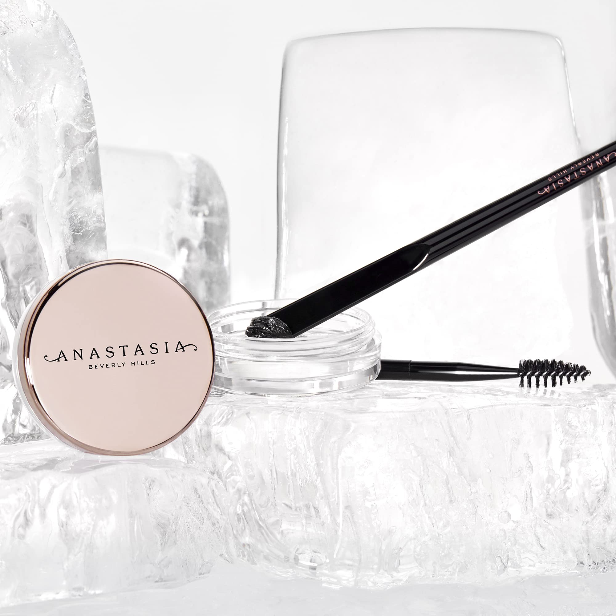Anastasia Brow Freeze sourcils liftés et définis