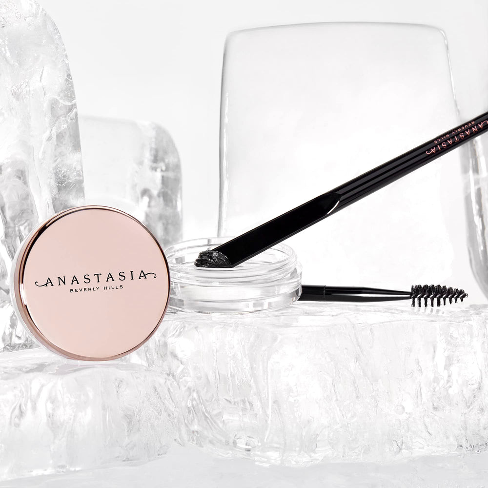 Anastasia Brow Freeze sourcils liftés et définis