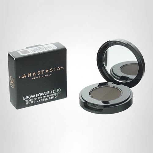 Définition des sourcils et ombré subtil avec deux teintes.