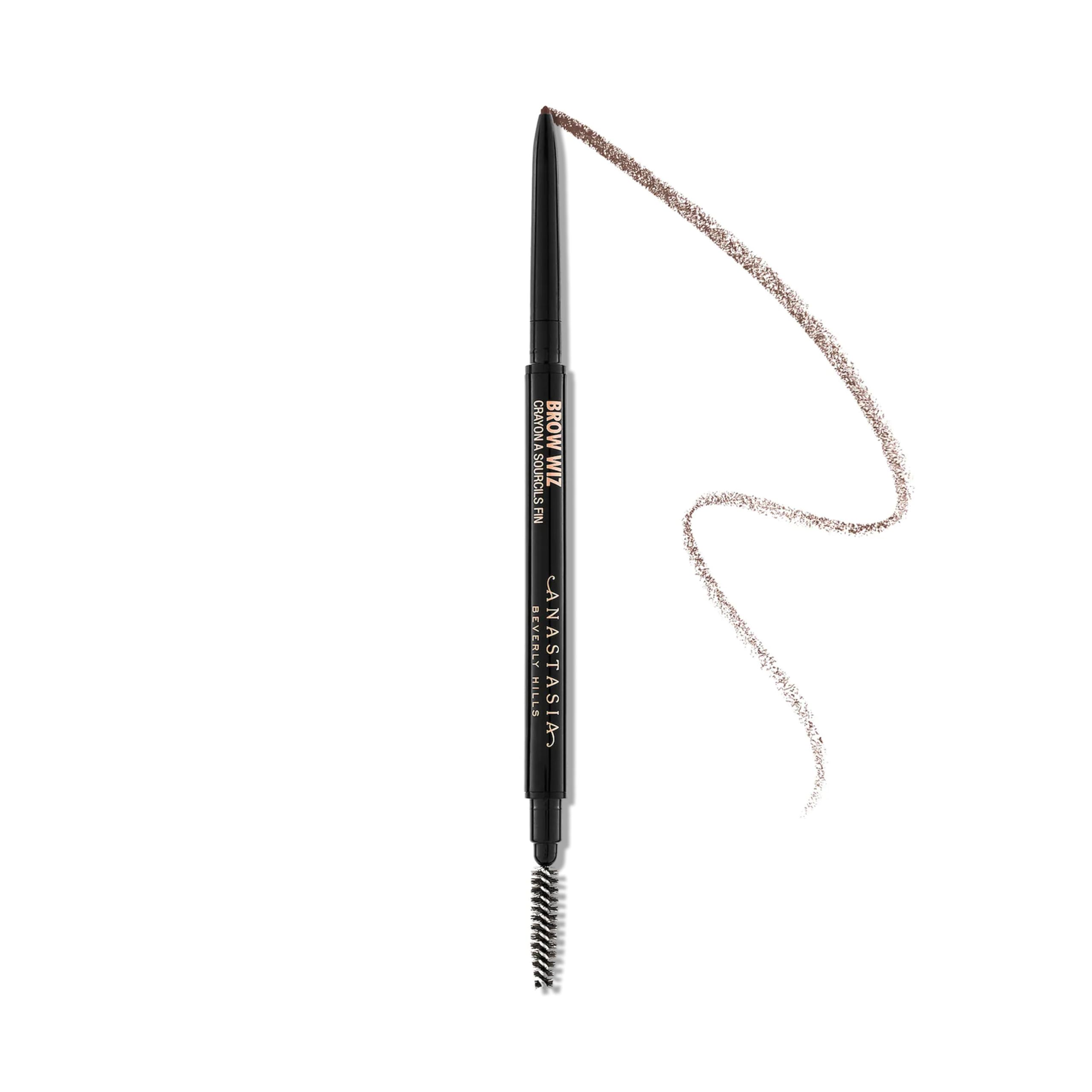 Anastasia Beverly Hills Brow Wiz Auburn, trace fin pour dessiner des sourcils définis.