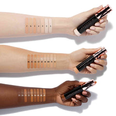 Lissage des pores et ridules grâce au correcteur Magic Touch.