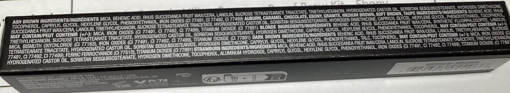 Application Lèvres avec le Lip Liner Rosewood, contour durable et précis.