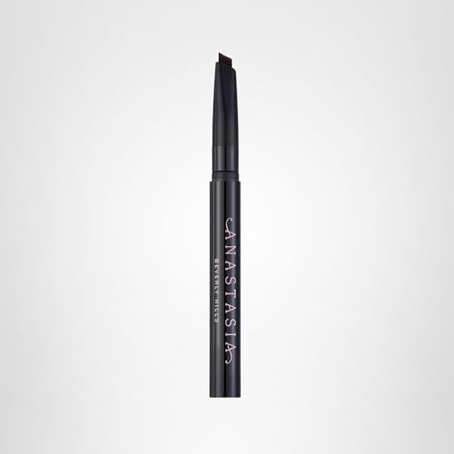Rendu naturel et longue tenue avec Anastasia Beverly Hills pour sourcils.