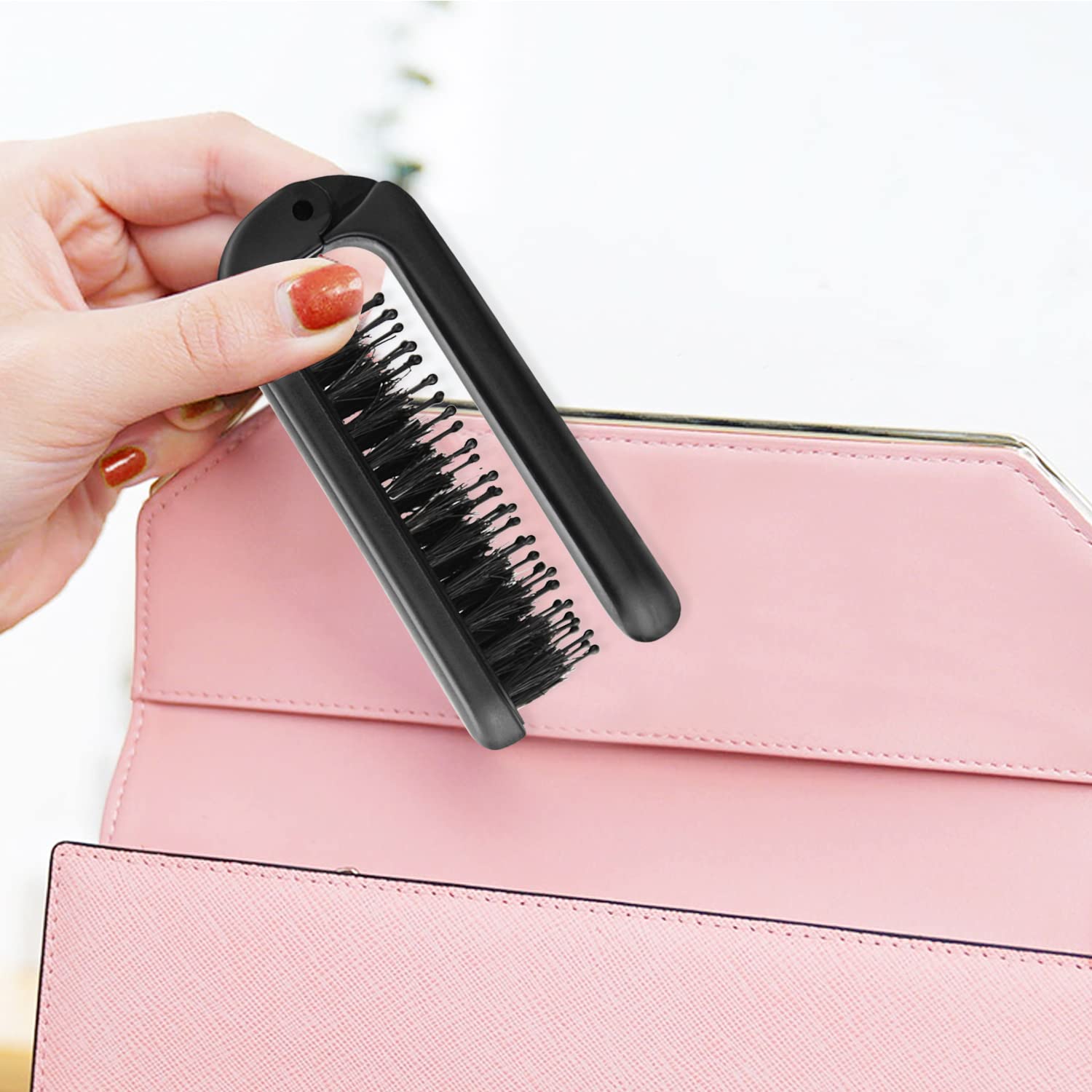Brosse Ancable nettoyage facile – retire les cheveux sans effort.