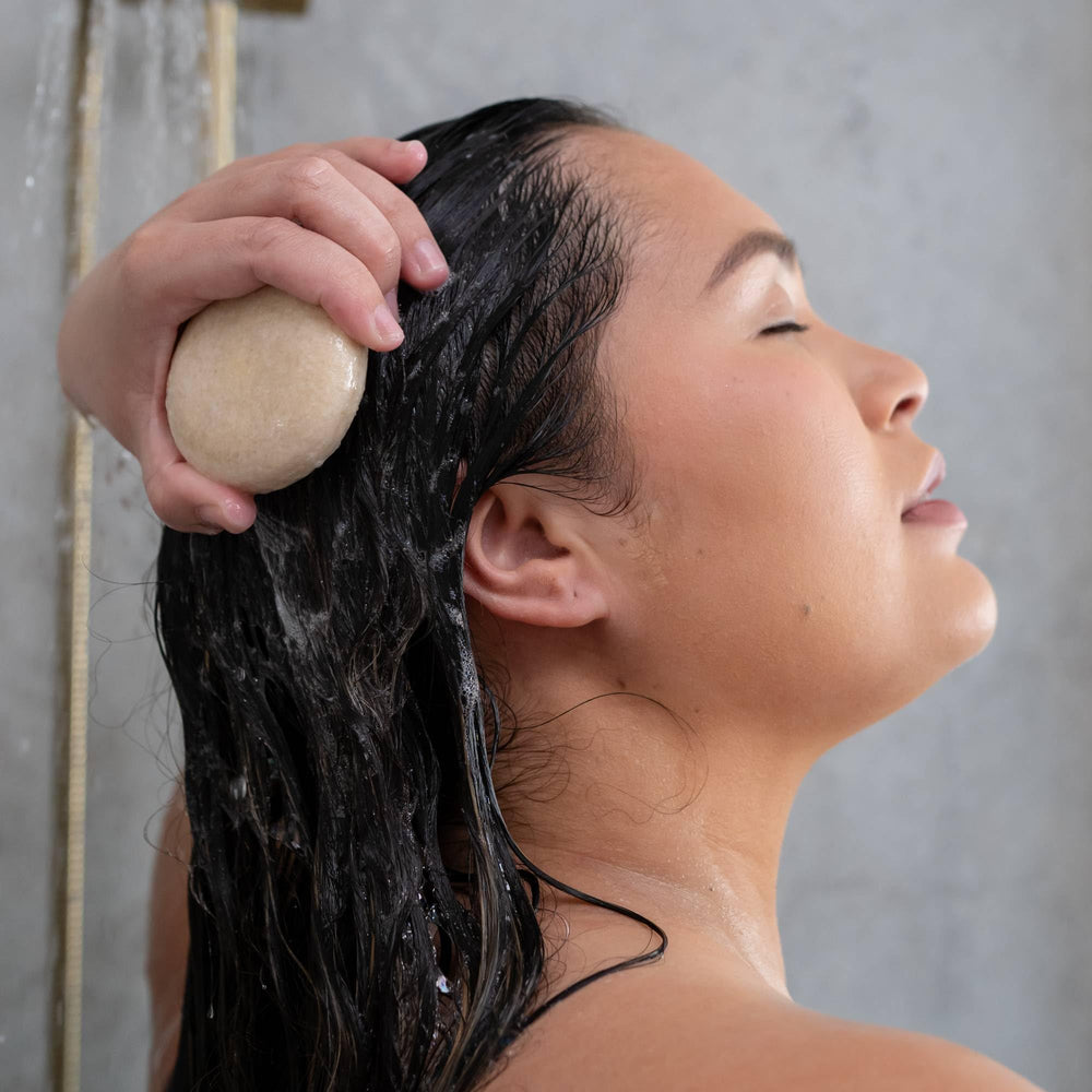 Cheveux brillants après utilisation du shampoing-bar ANIHANA