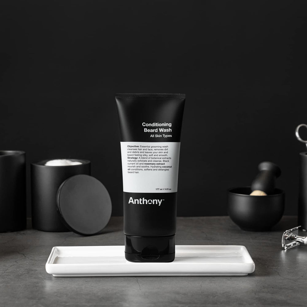 Texture crème hydratante qui adoucit la barbe après lavage.