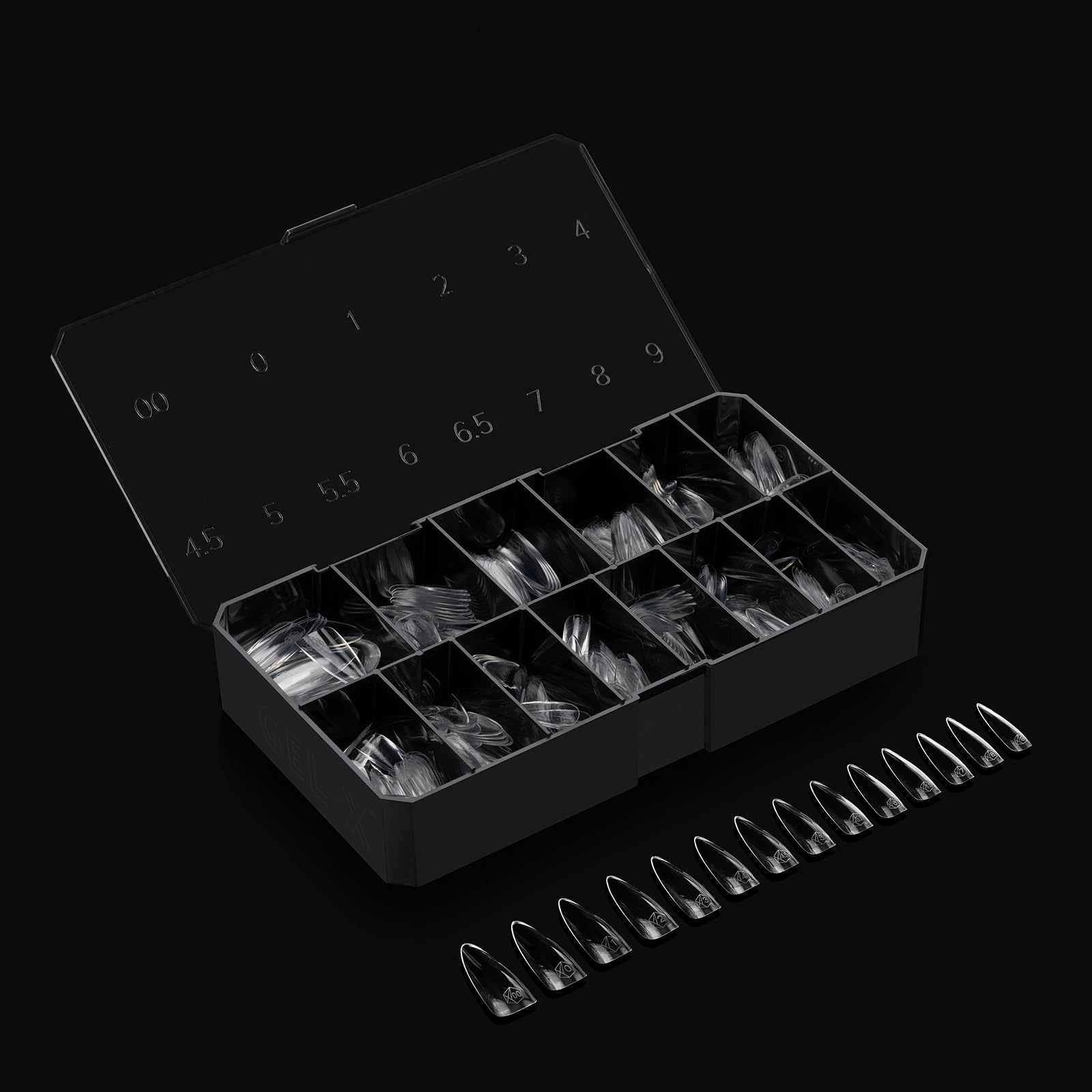 APRÉS Gel-X Amande: ligne naturelle pour une surface plus plate.