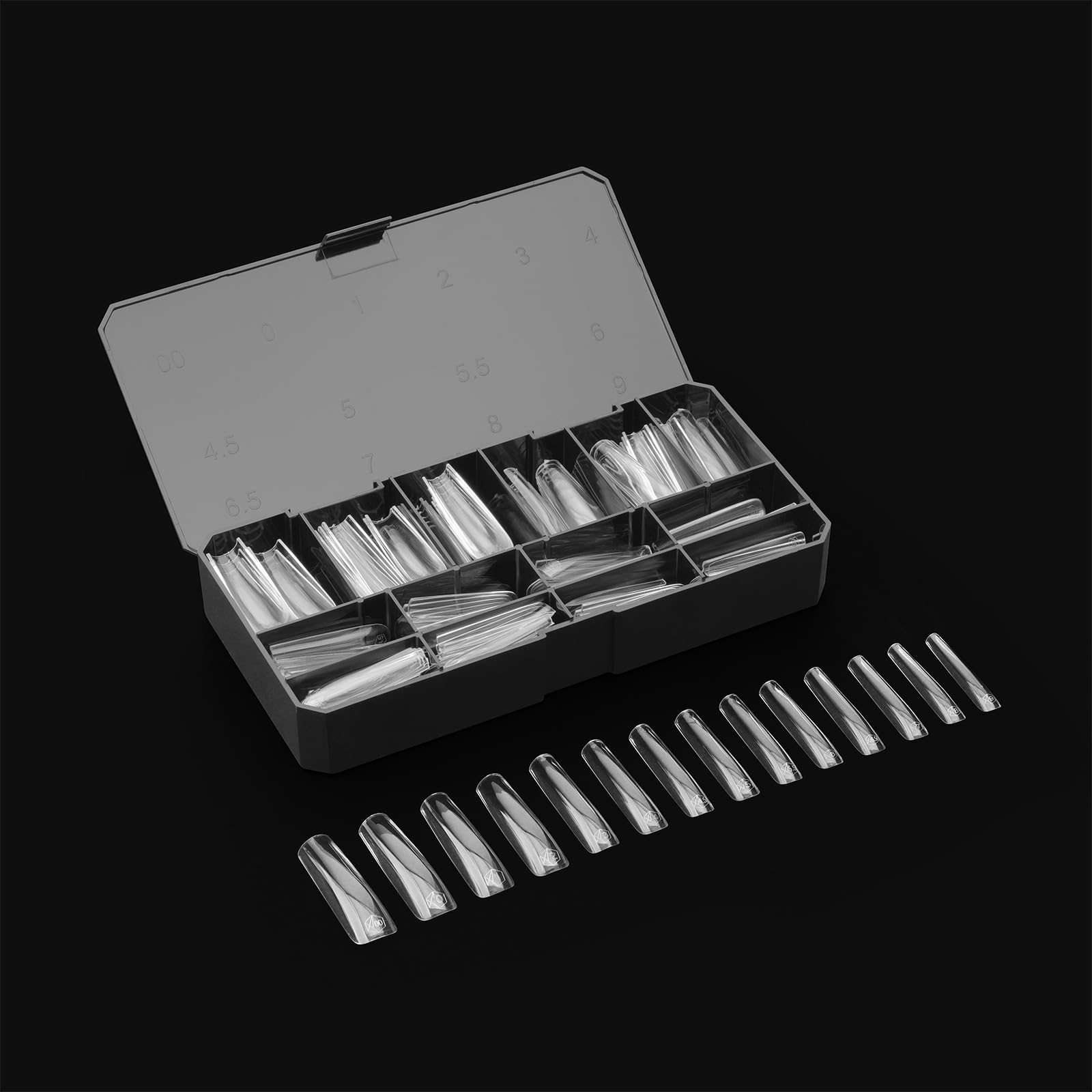 APRÉS Gel-X, boîte présentant 14 tailles dont demi-tailles, pour un ajustement polyvalent.