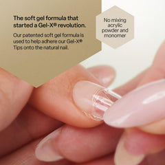 Texture gel doux facilitant l’adhérence sur l’ongle.