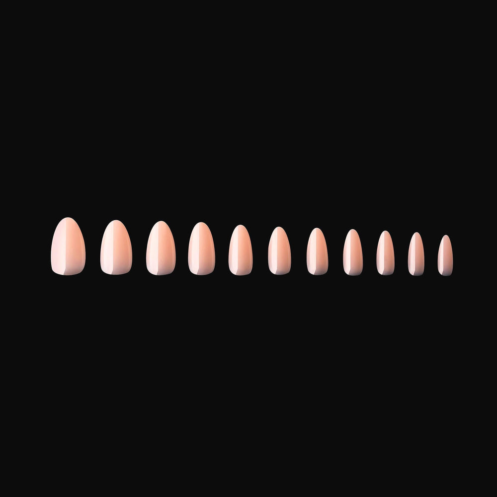 APRES Neutrals Gel-X Chloe: surface plate pour une pose aisée.