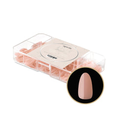 APRÉS Gel-X Margot : forme cercueil sur ongles soignés.