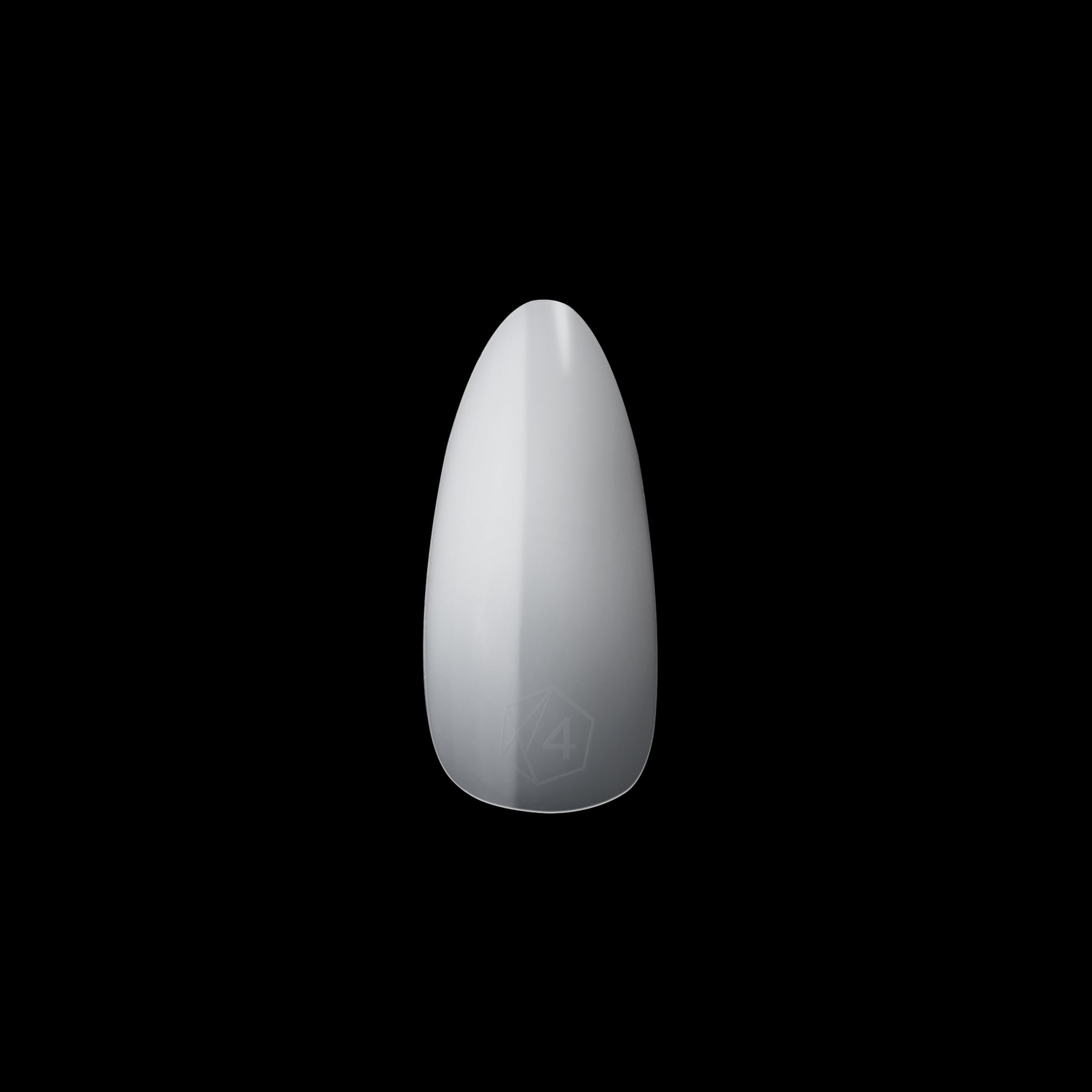 Forme amande pour une allure naturelle des ongles