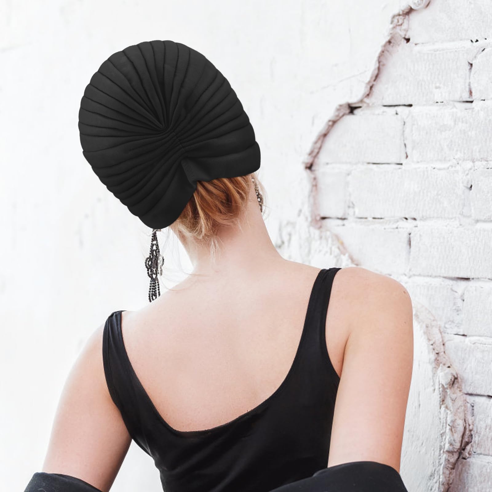 Dessin classique du turban AQOKKA avec noeud sur le dessus.