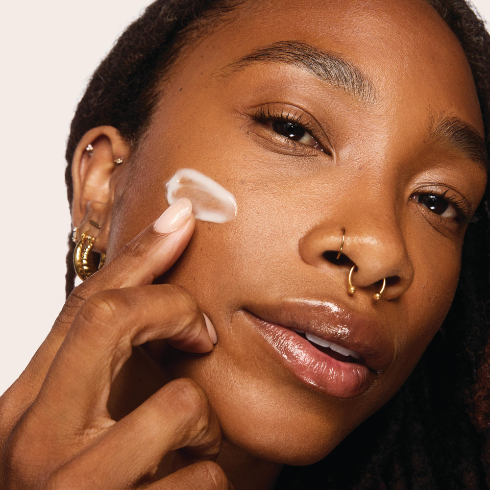Massage quotidien avec Aramore NAD+, peau tonifiée et réconfortée